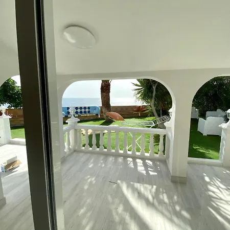 Blanca Villa Callao Salvaje